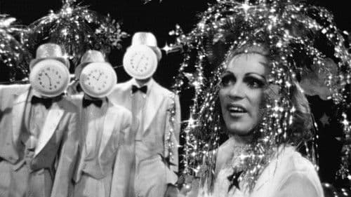 Scarecrow in a Garden of Cucumbers Bild 7