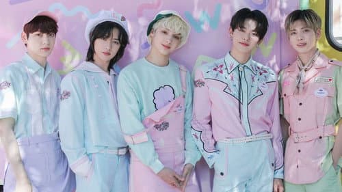 TOMORROW X TOGETHER 2022 SEASON'S GREETINGS Bild 1