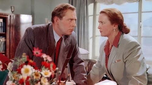 За витриной универмага Bild 1