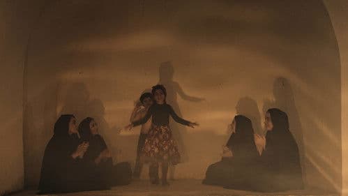 and her sleeve wet with tears Bild 2