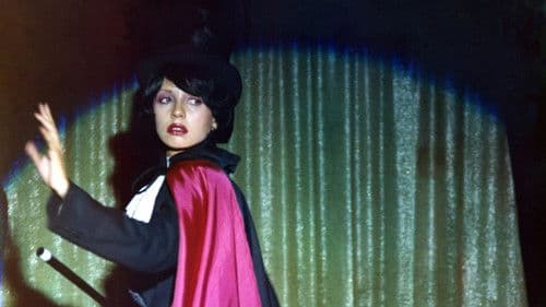 Céline und Julie fahren Boot Bild 4