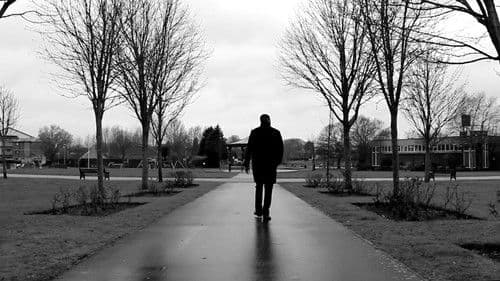 The Girl with the Golden Chain Bild 3