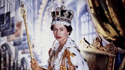 A Queen Is Crowned Bild 3