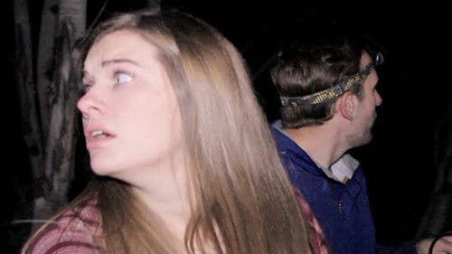 She Walks the Woods Bild 1