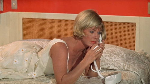 Spion in Spitzenhöschen Bild 1