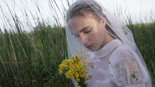 Under Her Skin Bild 1