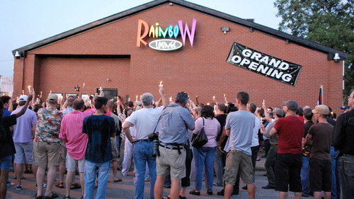 Raid of the Rainbow Lounge Bild 1