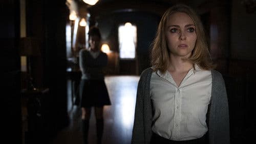 Down a Dark Hall Bild 3