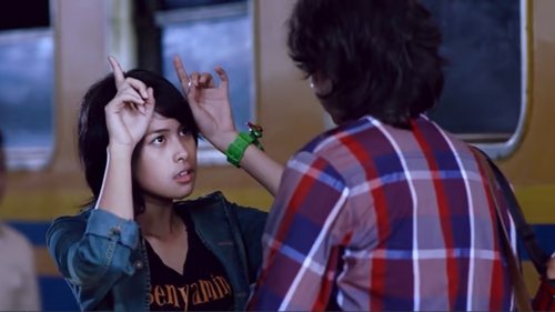 Perahu Kertas Bild 1