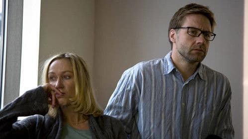 Durch einen Spiegel in einem dunklen Wort Bild 6