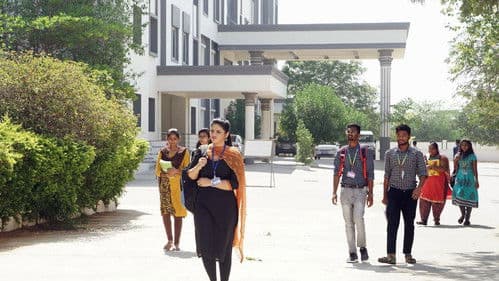 ఎస్ఆర్ కల్యాణమండపం Bild 4