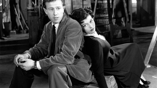 Die Premiere findet doch statt Bild 1