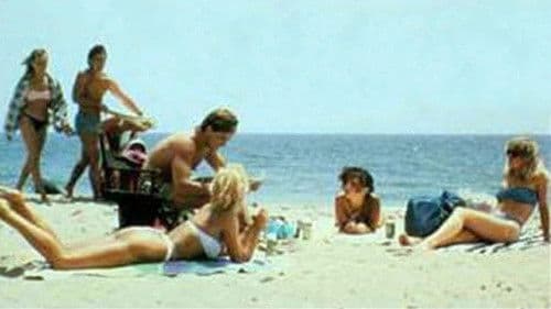 Vampires on Bikini Beach Bild 6