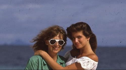 Beyond the Gaze: Jule Campbell's Swimsuit Issue Bild 2