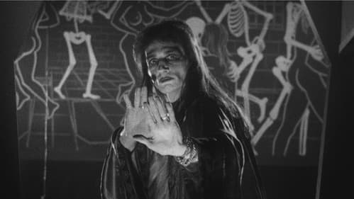 The Moon Over the Alley Bild 1