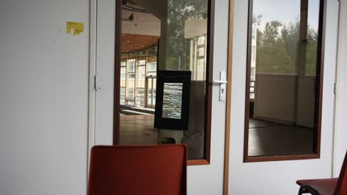 A puddle of water held in shape by my thoughts Bild 1