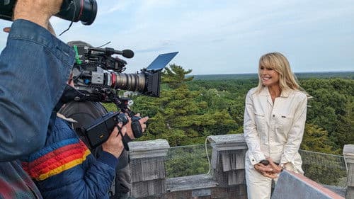 Beyond the Gaze: Jule Campbell's Swimsuit Issue Bild 1