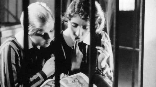 Mädchen in Uniform Bild 5