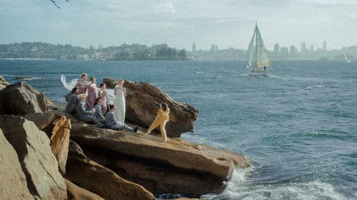 Friends and Strangers Bild 2