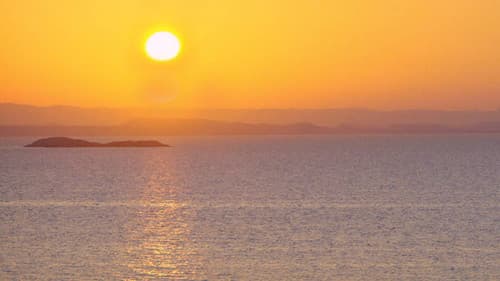 Stille Wasser sind tief - Seenlandschaften unserer Erde Bild 1