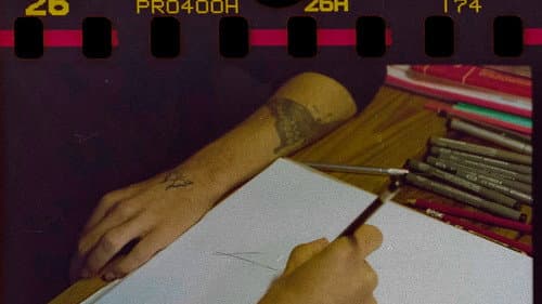 ESSENTIEL — A Portrait Bild 1