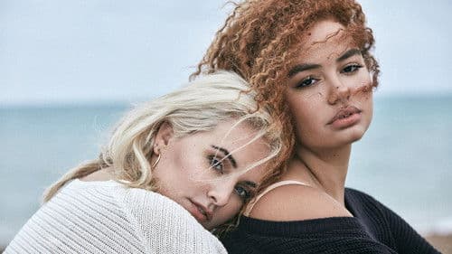 Curvy Girls: Stripped Bare Bild 1