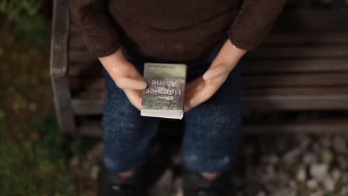 Happier Alone Bild 2