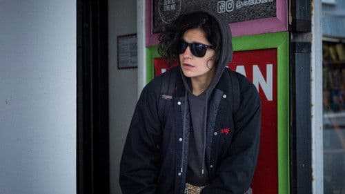 Millie Lies Low Bild 2