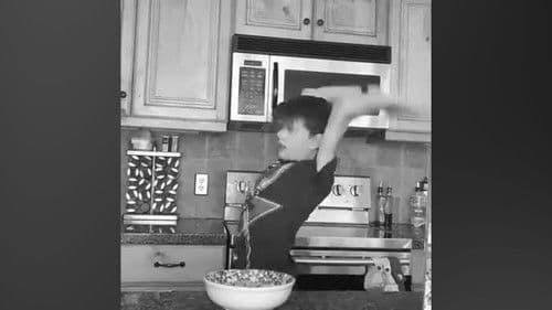 How to Eat a Bowl of Cereal Bild 1