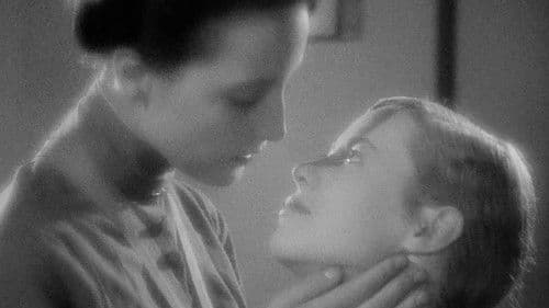 Mädchen in Uniform Bild 6