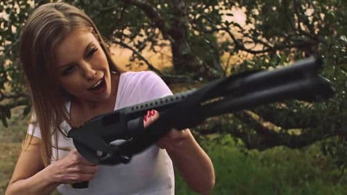 Girls Guns and Blood Bild 3