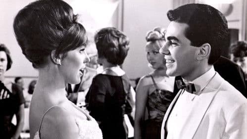 Two Tickets to Paris Bild 1