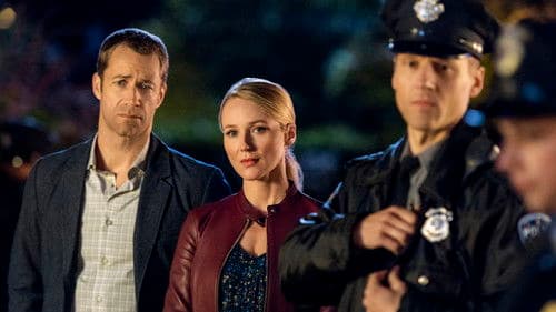 Deadly Deed: A Fixer Upper Mystery Bild 2