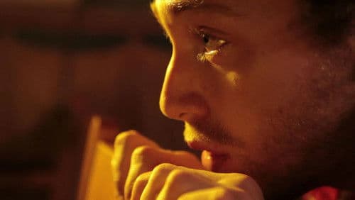 Το Αγόρι Τρώει το Φαγητό του Πουλιού Bild 6