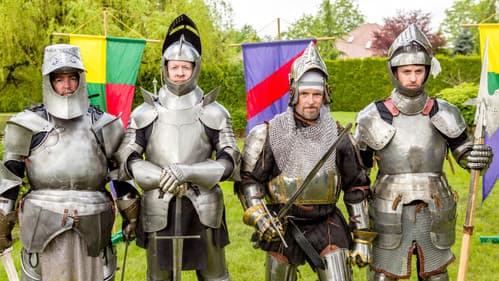 Garage Sale Mystery: Murder Most Medieval Bild 7