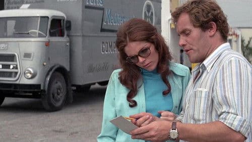 Die Dame im Auto mit Brille und Gewehr Bild 3