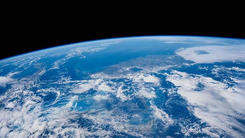 A Beautiful Planet Bild 2