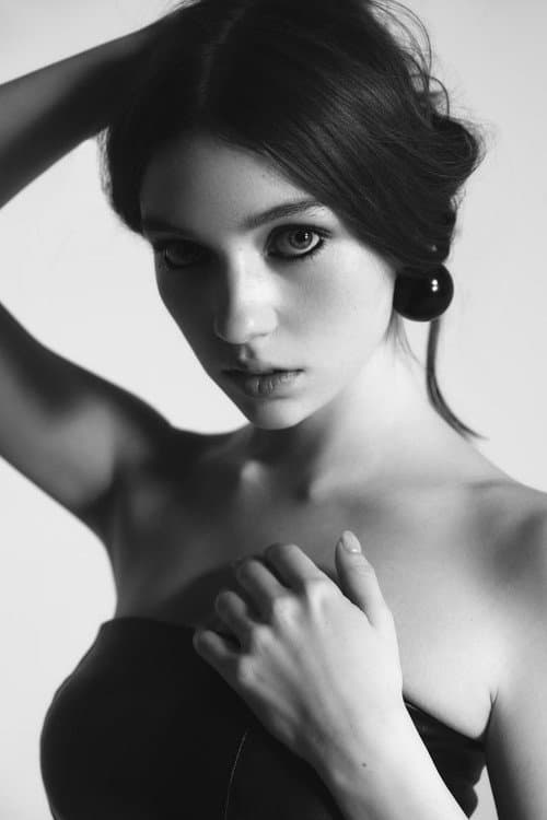 Alexa Swinton