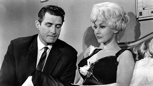 Three Blondes In His Life Bild 1