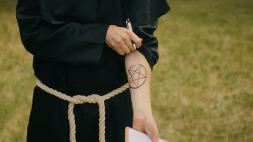 We Joined A Cult Bild 2