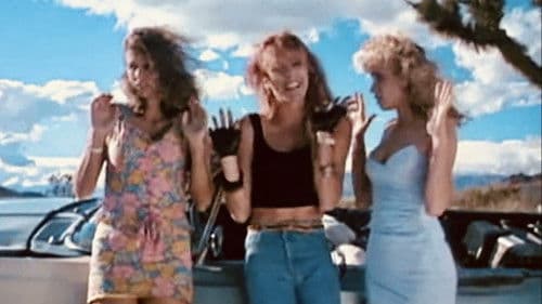 Assault of the Killer Bimbos Bild 7