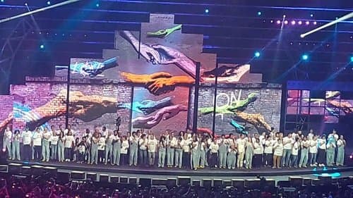 Les Enfoirés 2019 - Le Monde des Enfoirés Bild 1