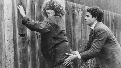 Ein Yuppie steht im Wald Bild 2