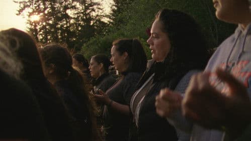 Long Line of Ladies Bild 1