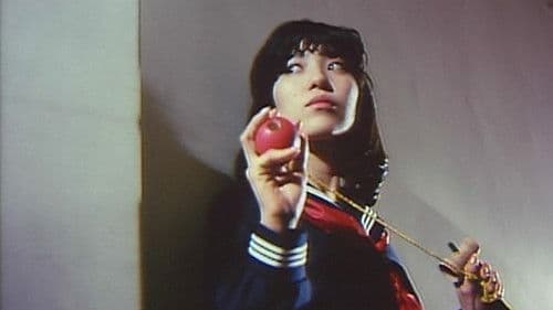 狙われた学園、制服を襲う Bild 1