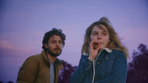 And She Hisses Bild 1