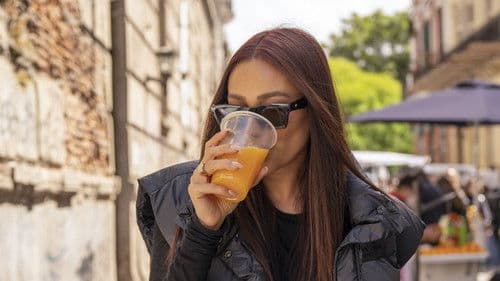 Thirst with Shay Mitchell Bild 4