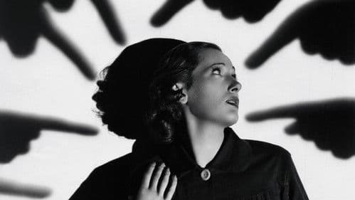 She's Dangerous Bild 1