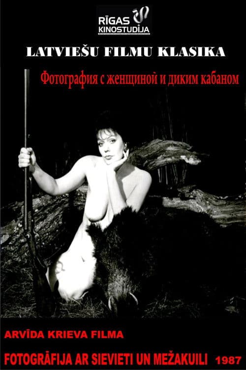 Fotogrāfija ar sievieti un mežakuili