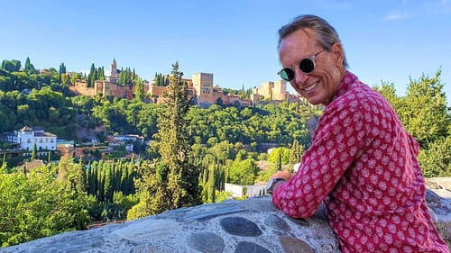 Write Around the World with Richard E Grant Bild 1